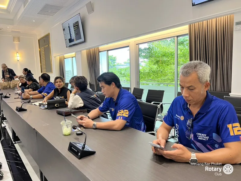 นายก ผู้ช่วย ประชุมงานกิจกรรมวันโลกรำลึกกับทาง คุณหมอสงวน ค